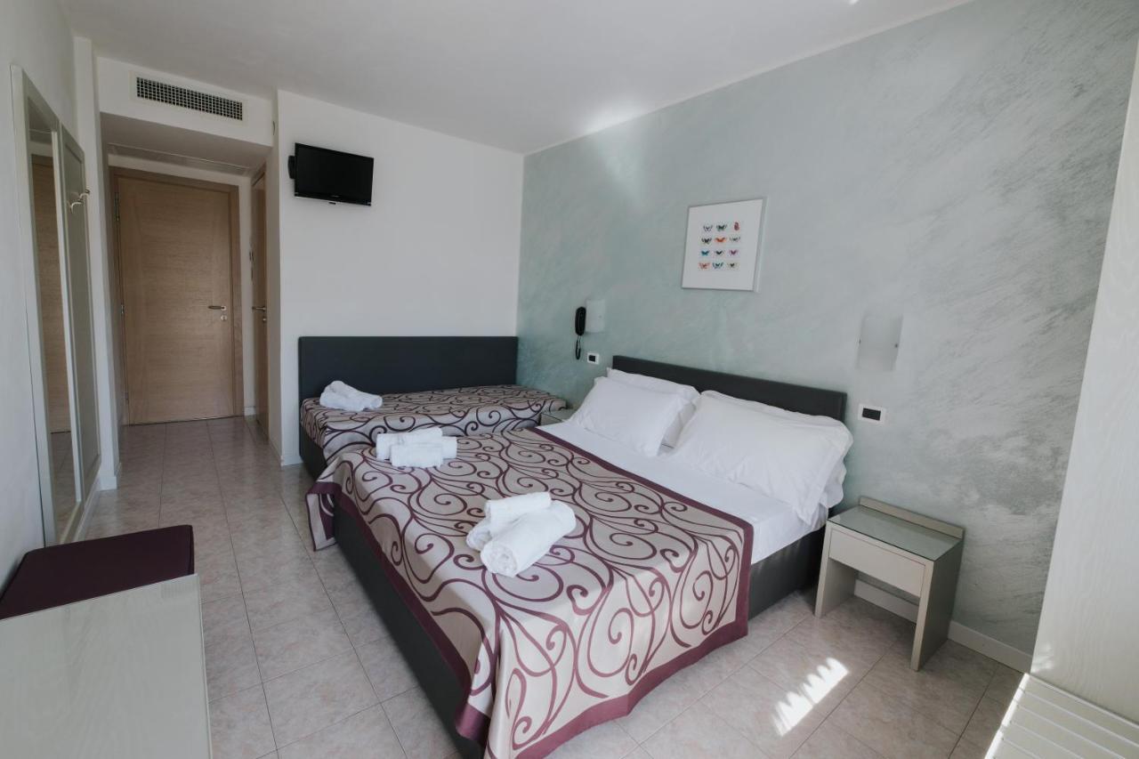 Hotel Gloria ลินญาโน ซับเบียโดโร ภายนอก รูปภาพ