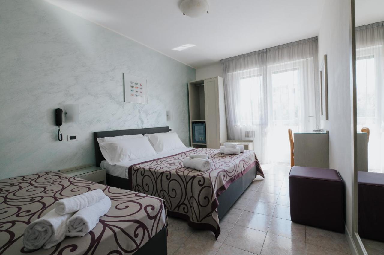 Hotel Gloria ลินญาโน ซับเบียโดโร ภายนอก รูปภาพ