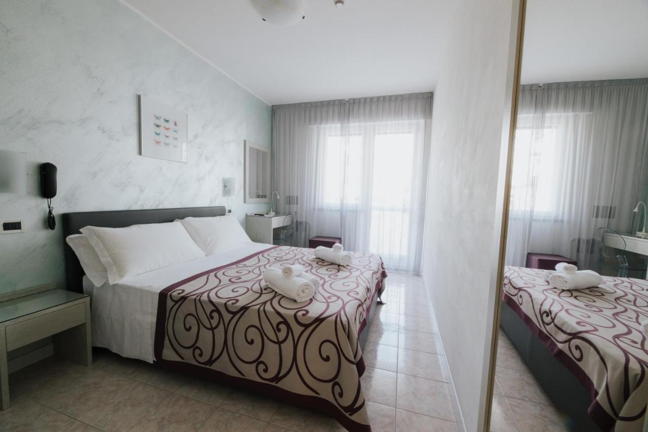 Hotel Gloria ลินญาโน ซับเบียโดโร ภายนอก รูปภาพ