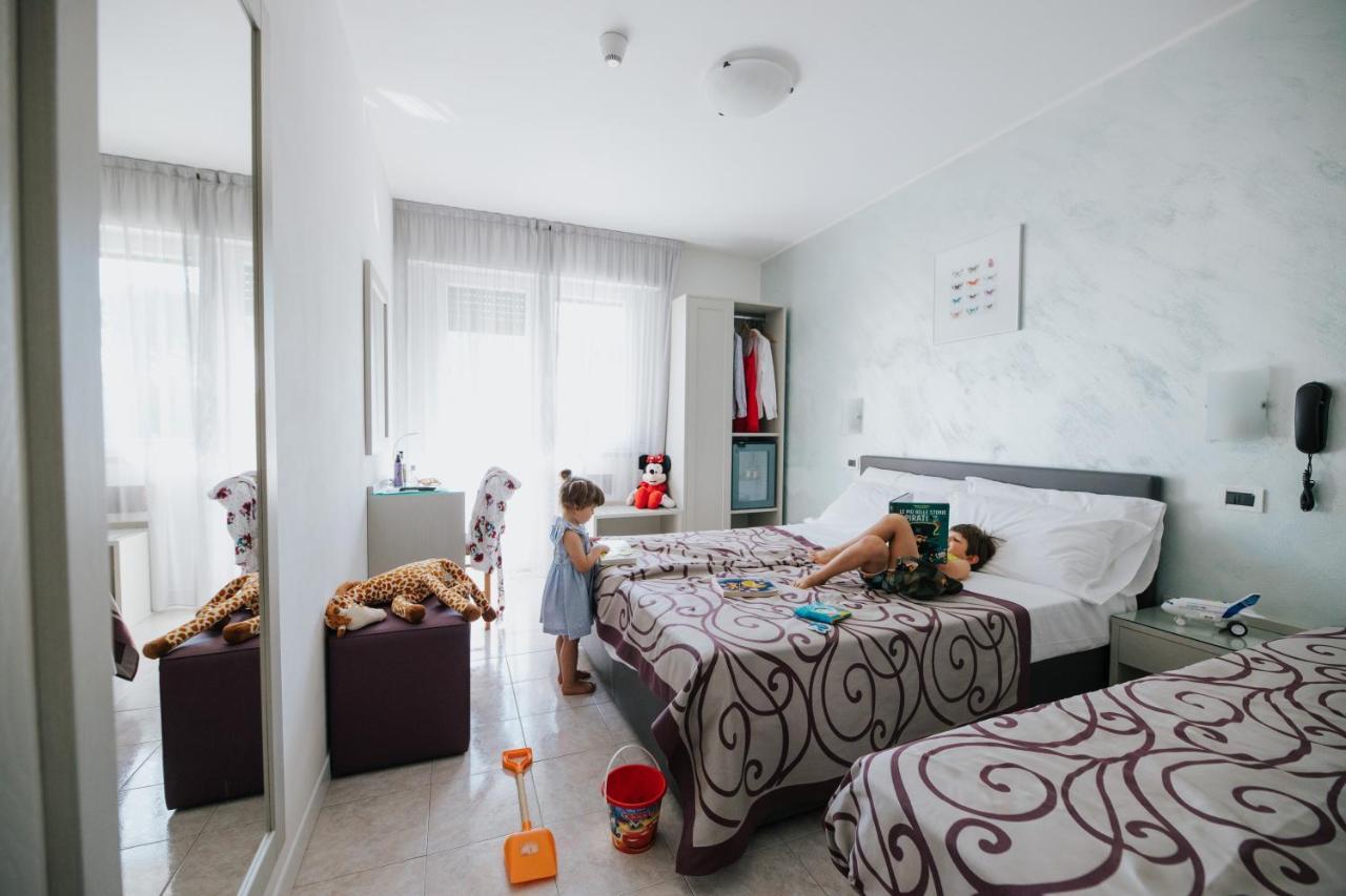Hotel Gloria ลินญาโน ซับเบียโดโร ภายนอก รูปภาพ