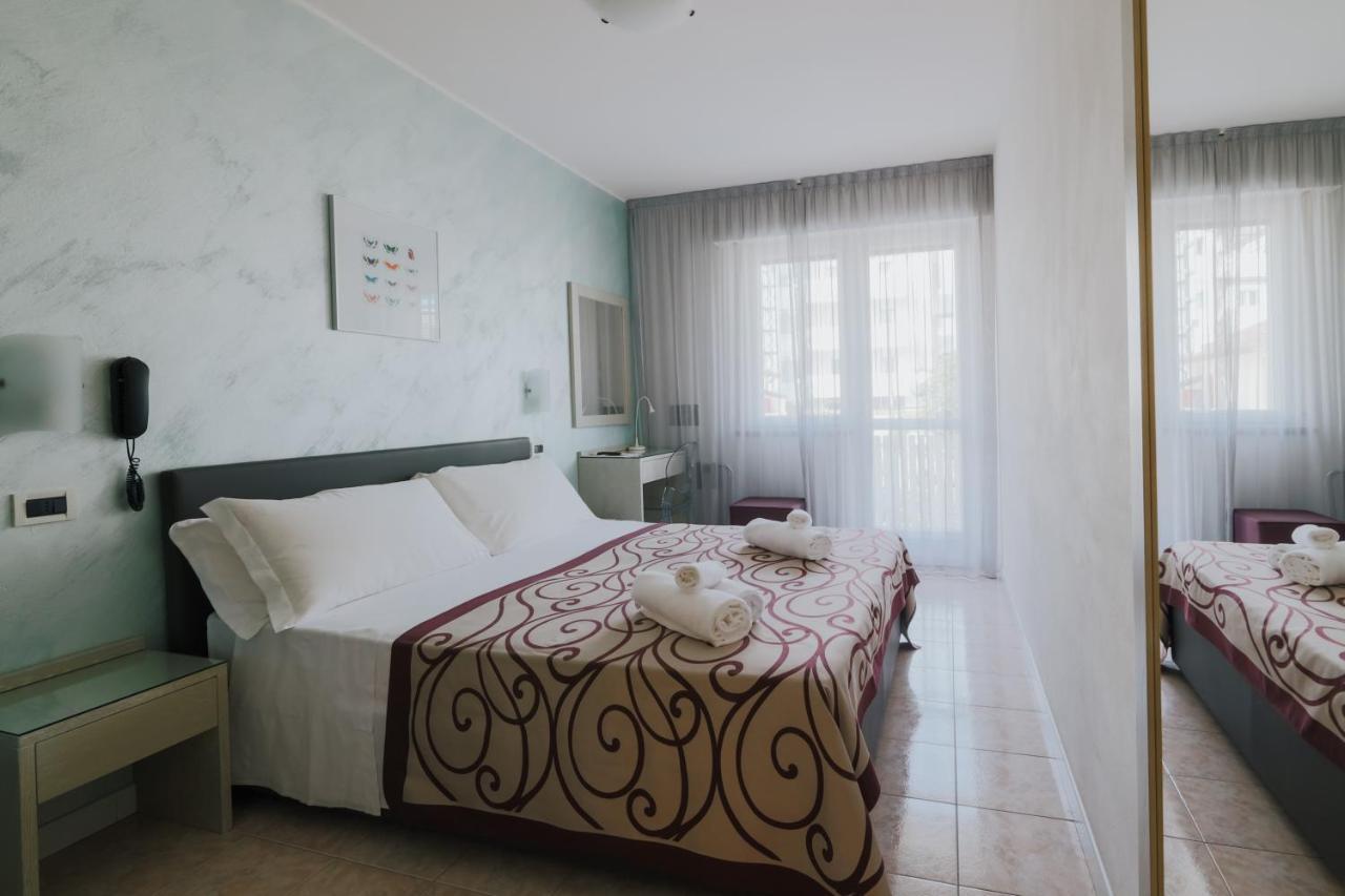 Hotel Gloria ลินญาโน ซับเบียโดโร ภายนอก รูปภาพ