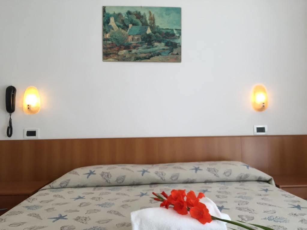 Hotel Gloria ลินญาโน ซับเบียโดโร ภายนอก รูปภาพ