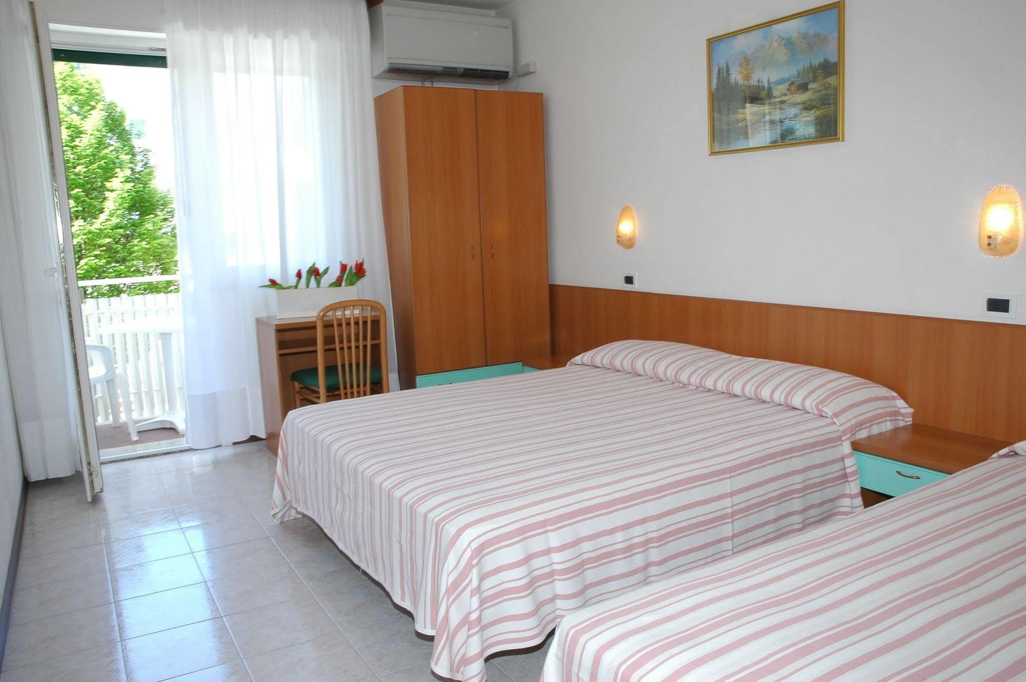 Hotel Gloria ลินญาโน ซับเบียโดโร ภายนอก รูปภาพ