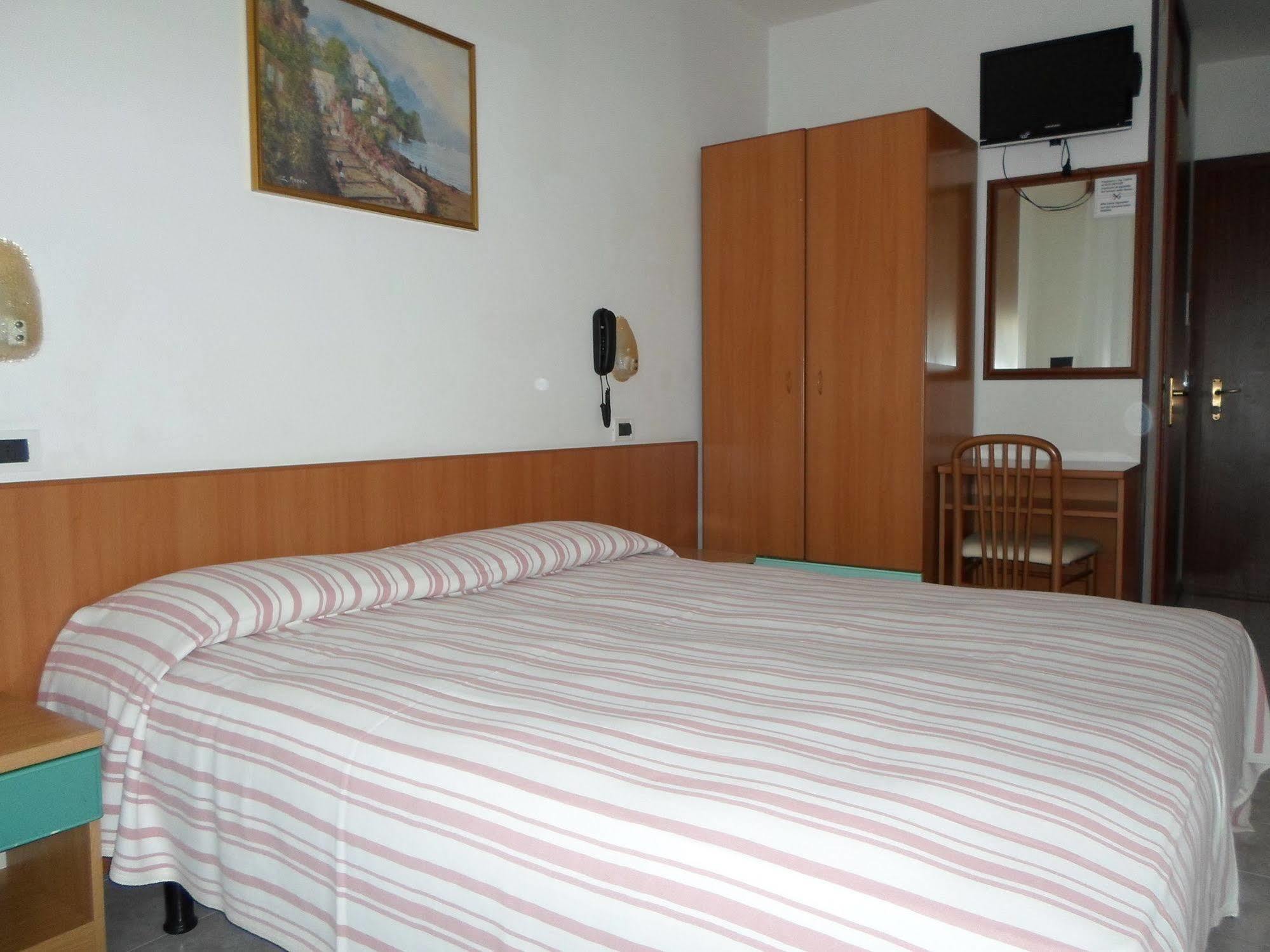 Hotel Gloria ลินญาโน ซับเบียโดโร ภายนอก รูปภาพ
