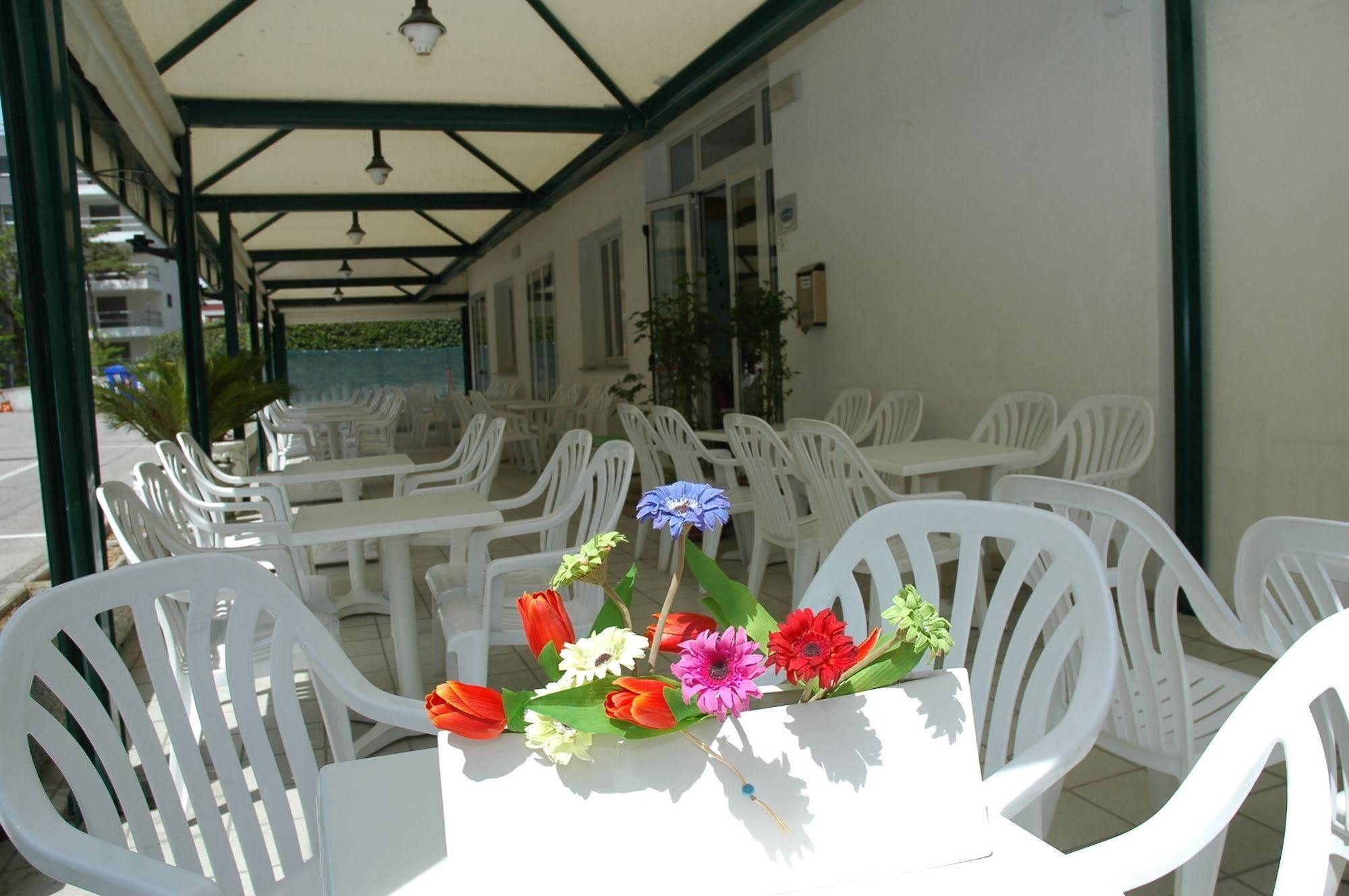 Hotel Gloria ลินญาโน ซับเบียโดโร ภายนอก รูปภาพ